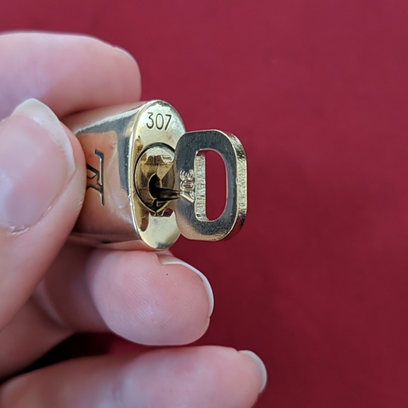 ✨🔐 # 307 Louis Vuitton padlock and key vintage - Picture 5 of 5